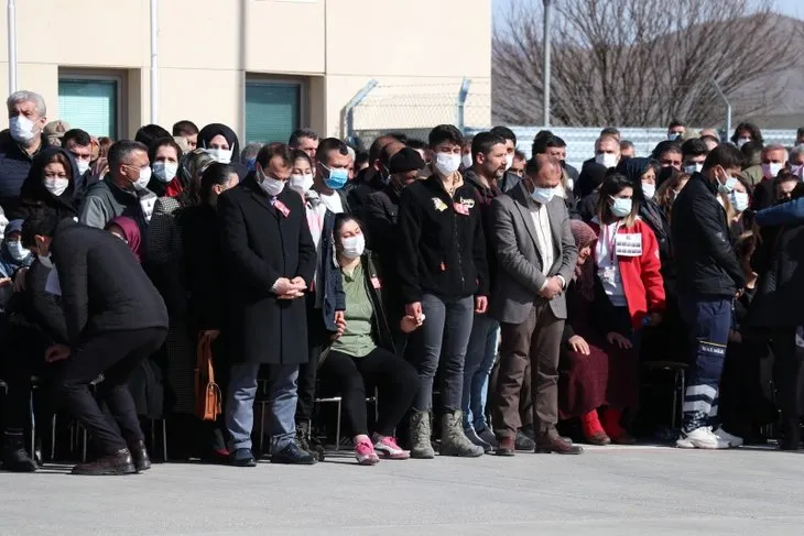 Türkiye Bitlis'te şehit düşen kahramanlarına veda ediyor! Bu acının tarifi yok!