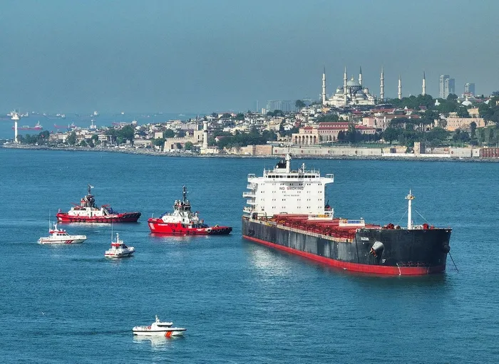istanbul-bogazinda-karaya-oturan-yuk-gemisi-kurtarildi-1715084262477.jpeg İstanbul Boğazı'nda karaya oturan yük gemisi kurtarıldı - 2