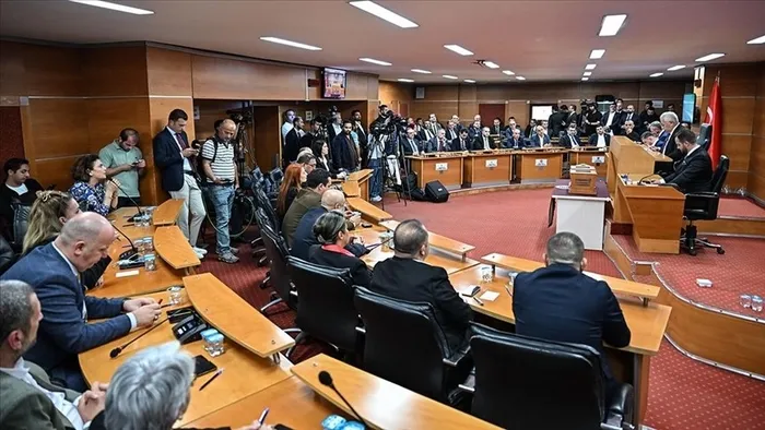 bayrampasa-belediyesinde-kirli-cark-desifre-oldu-milyonluk-vurgun-ve-bagajdaki-rusvet-paralari-aciga-cikti-1771003913138.jpeg Bayrampaşa Belediyesi’nde kirli çark deşifre oldu! Milyonluk vurgun ve bagajdaki rüşvet paraları açığa çıktı - 3