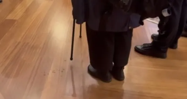 Karşılama töreninde ıslanmıştı: Başkan Erdoğan’dan Fin gazeteciye ayakkabı hediyesi