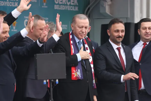 baskan-recep-tayyip-erdogandan-karadeniz-cikarmasi-secime-kadar-50-ili-ziyaret-edecek-1707799786153.jpg Başkan Recep Tayyip Erdoğan'dan Karadeniz çıkarması! Seçime kadar 50 ili ziyaret edecek - 3