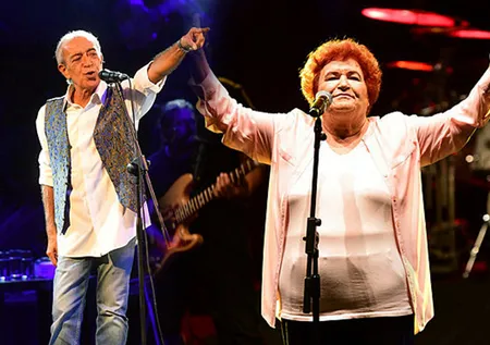 Deprem felaketi sonrası sosyal medya trollerine Edip Akbayram ve Selda Bağcan’dan sert tepki: Sen ben yok Türkiye var