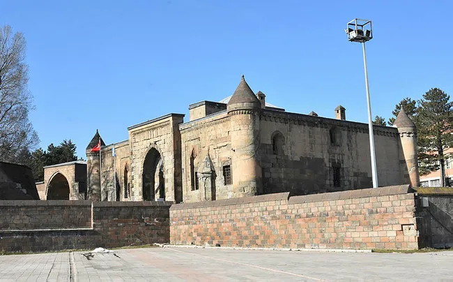 Bitlis'te 2019'da 9 metrelik kar varken şehir 2021’e karsız ve kurak girdi - 4
