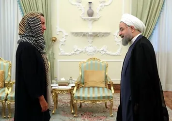 Federica Mogherini'den kıyafete İran ayarı