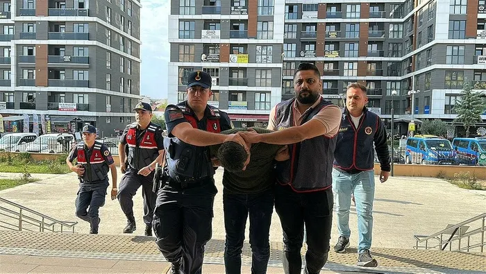 edirnede-kan-donduran-olay-babasini-oldurup-4-parcaya-ayirdi-cesedini-dereye-atmis-1727013388298.jpeg Edirne'de kan donduran olay! Babasını baltayla 4 parçaya ayırdı: Cesedi dereye attı - 1