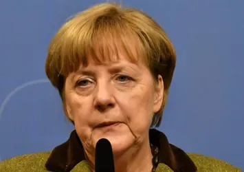 Hollanda krizi sonrası Merkel ilk kez konuştu