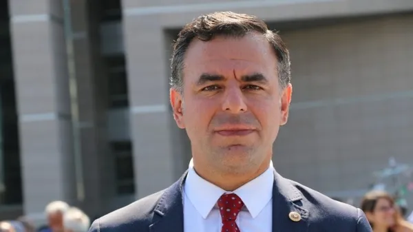 CHP’de kurultay çanları! Özgür Özel ve Ekrem İmamoğlu’nu 1 Nisan telaşı sardı! Kılıçdaroğlu üzerinden İmamoğlu’na ’Özel’ gönderme