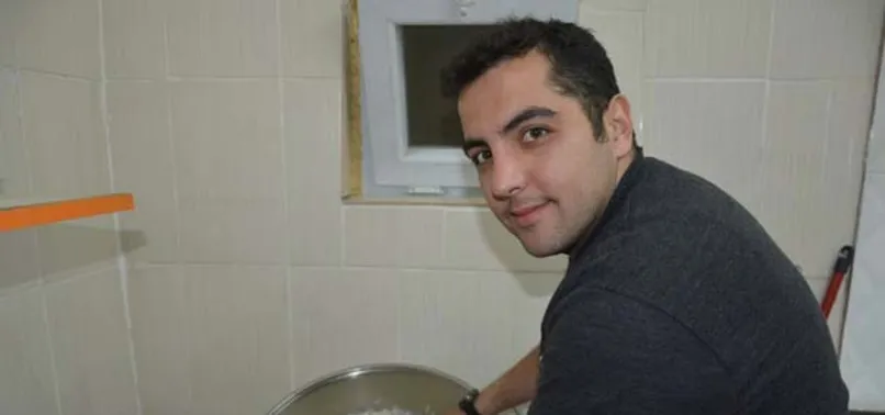 Vitrine 'Diplomalı Pilavcı' yazdı işleri açıldı