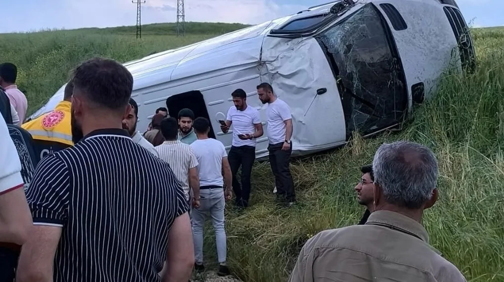Diyarbakır’da minibüs faciası: 15 yaralı