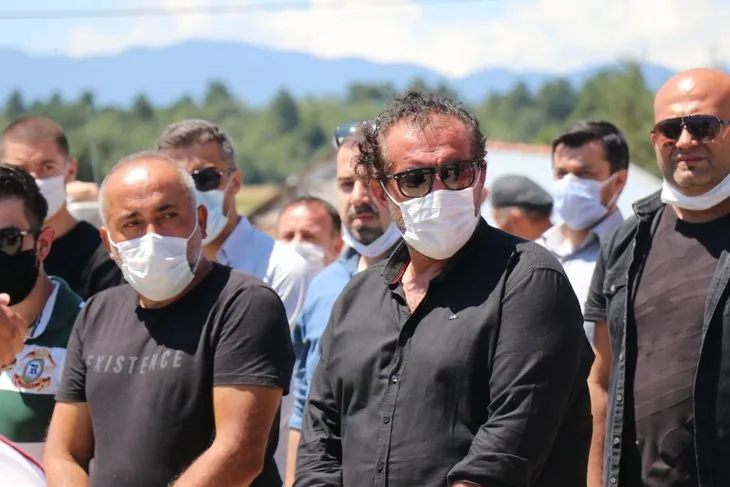 Masterchef jürisi Mehmet Yalçınkaya’nın babası son yolculuğuna uğurlandı! Gözyaşlarını tutamadı