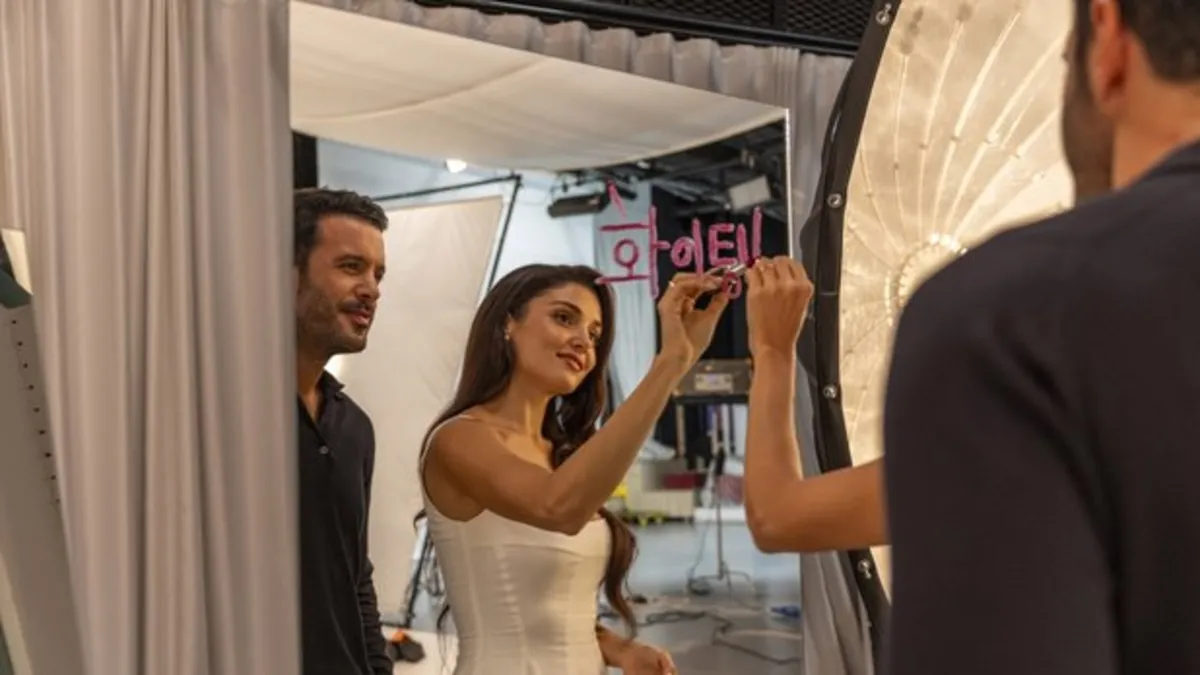 Barış Arduç ve Hande Erçel'den Kore akımı sürprizi "Hwaiting"
