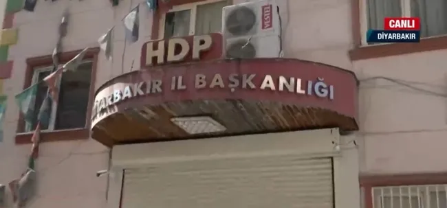 Anneler kazandı, A Haber ekrana taşıdı! HDP önünde davullu zurnalı kutlama
