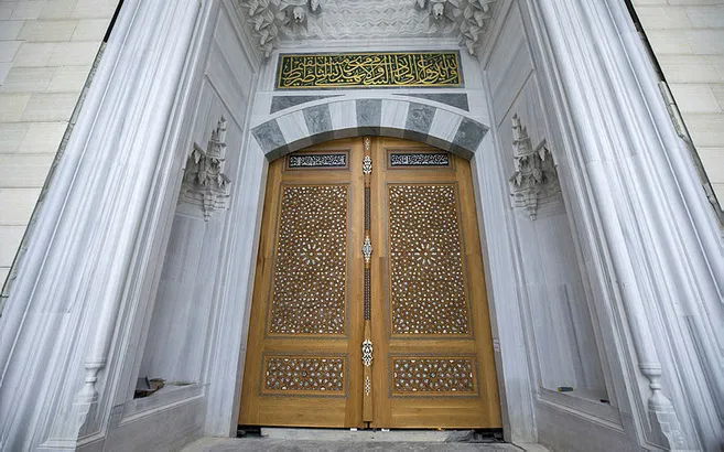 Çamlıca Camii'ne 6 tonluk kündekari kapı