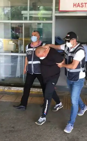 izmirde-suc-cetesine-operasyon-15-gozalti-1624624561579.jpg İzmir'de suç çetesine operasyon: 15 gözaltı - 3