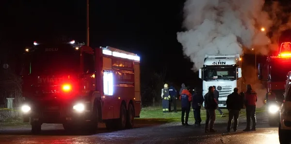 1702591622610.jpg Bolu’da Sodyum Alüminat tehlikesi! Yalova’dan Azerbaycan’a giden kimyasal yüklü tanker tepkimeye girdi - 2
