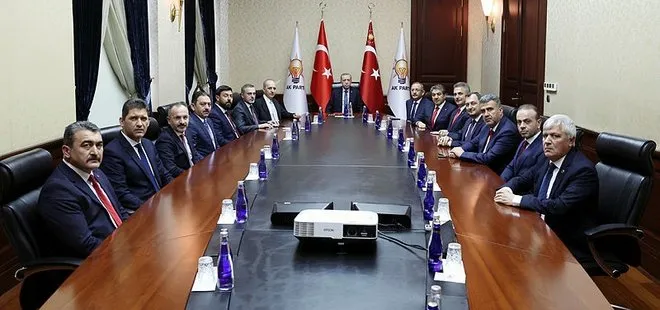 Son dakika: Başkan Erdoğan, CHP’li 11 büyükşehir belediyesinin AK Parti grup başkanvekillerini kabul etti
