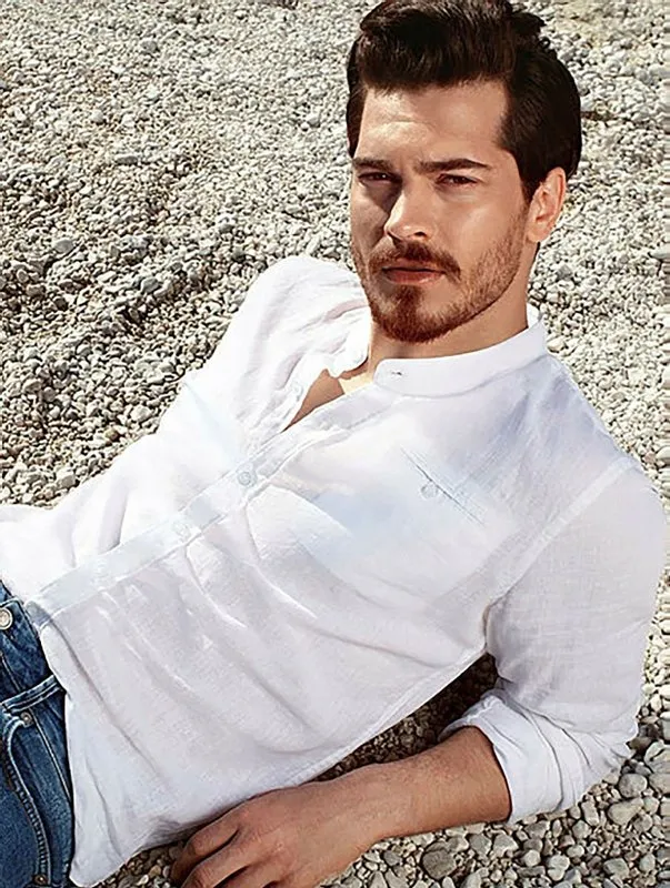 Çağatay Ulusoy setlere döndü! İşte yeni filmi…