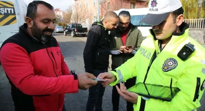 Ülke genelinde eş zamanlı okul servisi denetimi! 46 bin 925 personel katıldı - 2