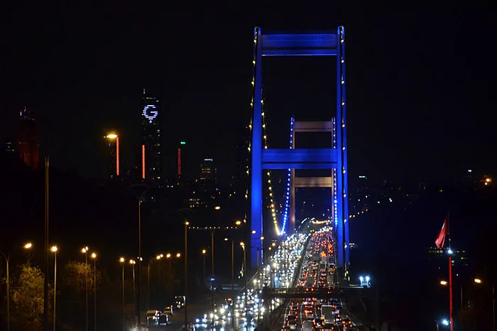 FSM Köprüsü, Bosna Hersek bayrağının renklerine büründü - 2