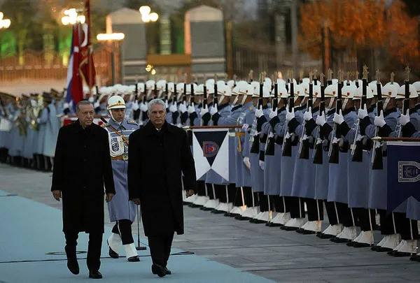 baskan-erdogan-ile-kuba-devlet-baskani-bermudezden-ankarada-onemli-gorusme-1669219531426.jpg Başkan Erdoğan ile Küba Devlet Başkanı Bermudez'den flaş açıklamalar: Hedef 200 milyon dolar! 6 anlaşma... - 10