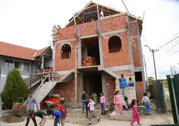 Sırp makamları mescit inşaatını yıktı