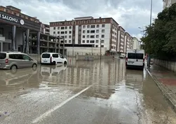 Tekirdağ Çerkezköy'de aniden bastıran sağanak hayatı felç etti: Su yüksekliği yarım metreye ulaştı