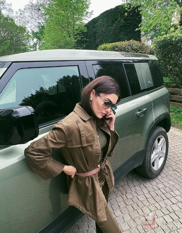 Güzelliğiyle hayran bırakan Hande Erçel'in makyajsız hali olay oldu 2