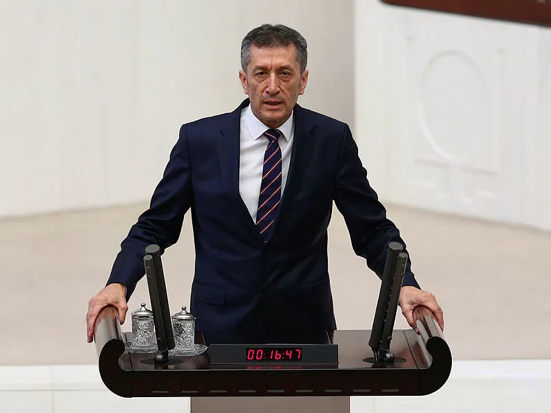 Yeni bakanlar Meclis'te yemin etti