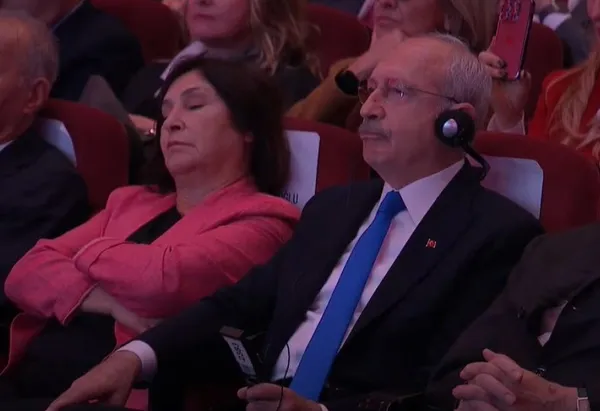 CHP’nin İkinci Yüzyıla Çağrı programında skandal: Jeremy Rifkin oturduğu yerden muhalefete ders verdi! Tepki yağıyor: Türkiye bunu hak etmedi