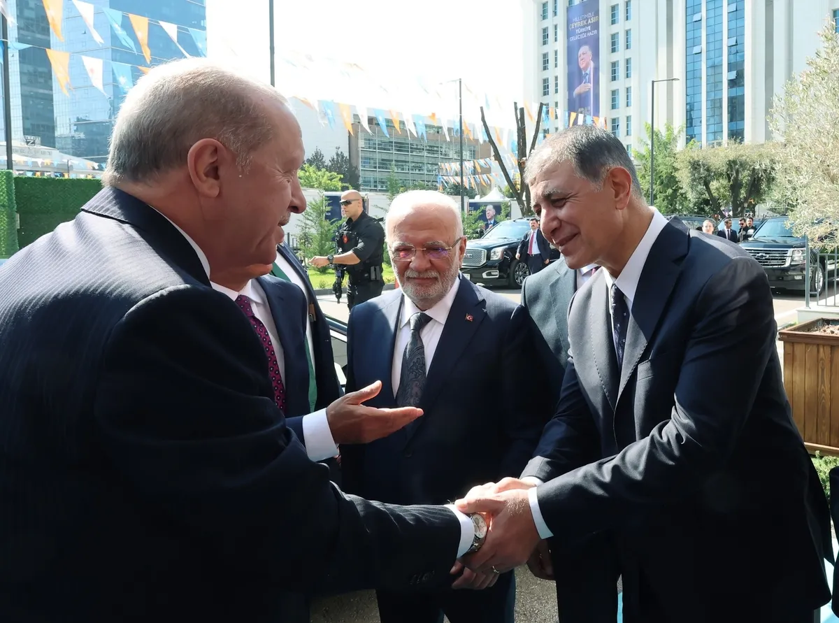 cemil-tugay-ak-partiye-katildi-izmirde-fragman-gosterme-firsati-1791372900324.jpeg Cemil Tugay’ın AK Parti’ye katılımı sonrası dikkat çeken İzmir mesajı! “İzmirliye fragman gösterme fırsatı” - 4