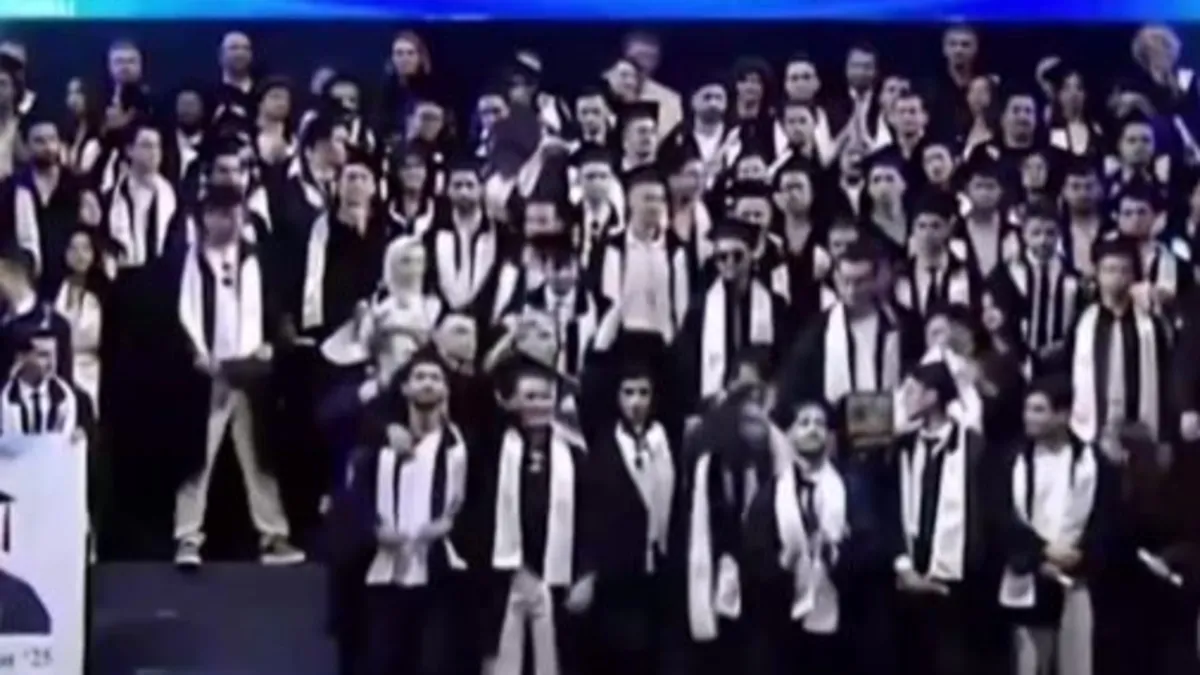 İTÜ mezuniyetinde 28 Şubat kafası hortladı