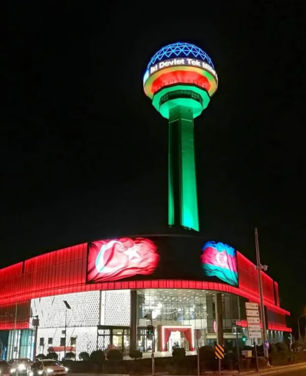 Başkentin simgesi Atakule’den Azerbaycan mesajı