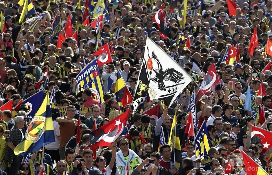 Fenerbahçeliler Anıtkabir'e yürüdü 22