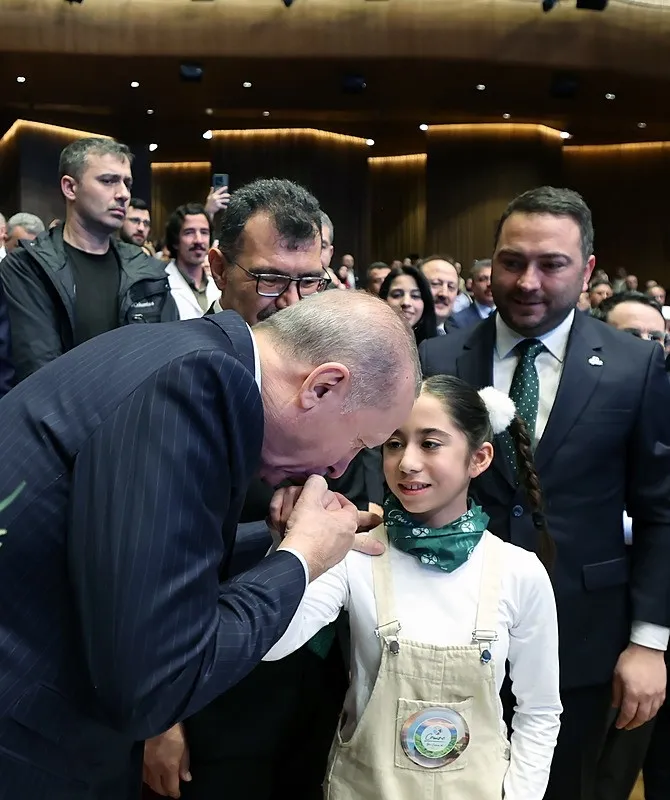 baskan-erdogan-cop-cukur-ve-camuru-biz-hallettik-1771593606331.jpeg Başkan Erdoğan: Çöp çukur ve çamuru biz hallettik - 1