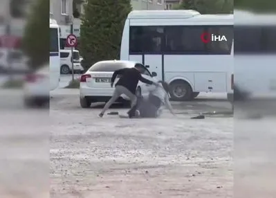 Bursa’da iki genç kızın kavgası kamerada