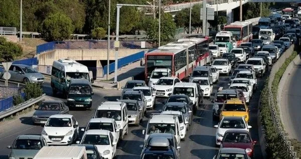 CHP’li İzmir Belediye Başkanı Tunç Soyer’den garip öneri: Trafiği azaltmak için trafiğe çıkmayın
