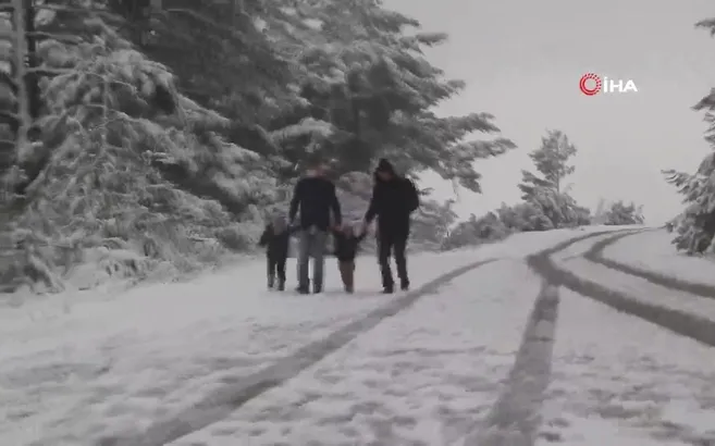 Son dakika: İzmir’e nisan karı! Kar kalınlığı 15 santimetreye ulaştı