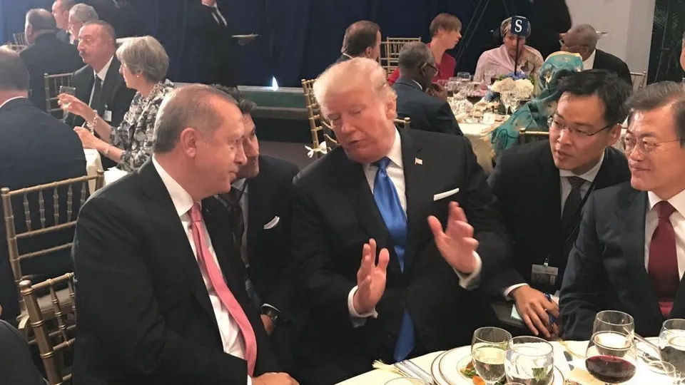 Erdoğan ve Trump yemekte sohbet etti!