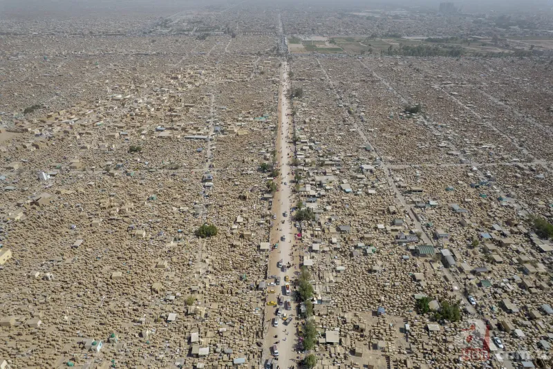 Dünyanın en büyük mezarlığı! Kurban Bayramı'nda böyle görüntülendi 2