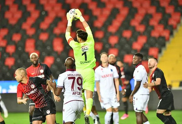 Trabzonspor Kulüp Başkanı Ahmet Ağaoğlu: 36 saat içinde kimin gidip kimin kalacağı belli olacak - 1
