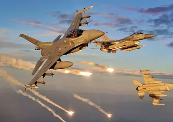 Irak'ın kuzeyinde PKK'ya bomba yağdırıldı