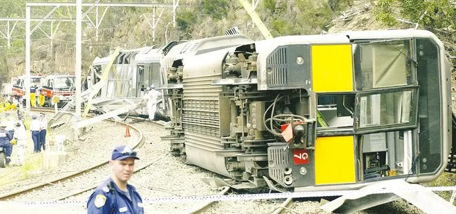 Avustralya’da feci kaza! Yük treni raydan çıktı