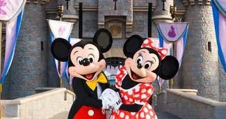 Parayı verdi Disneyland’ı kapattı