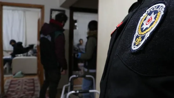 sanliurfada-uyusturucu-operasyonu-2-zanli-yakalandi-2-kilo-800-gram-skunk-ele-gecirildi-1695485026657.jpg Şanlıurfa'da uyuşturucu operasyonu! 2 zanlı yakalandı 2 kilo 800 gram skunk ele geçirildi - 2