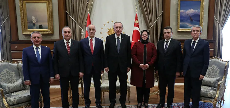 Başkan Erdoğan, Beştepe'de Türk-İş heyetini kabul etti