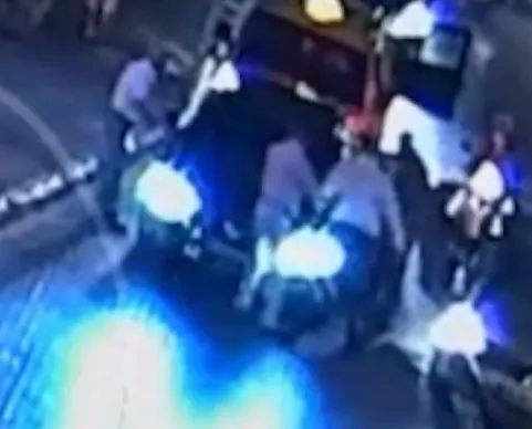 CHP'li Belediye Başkanı Fethiye'de tatilcinin aracını tekmeledi! İşte o barbarlığın görüntüleri - 2