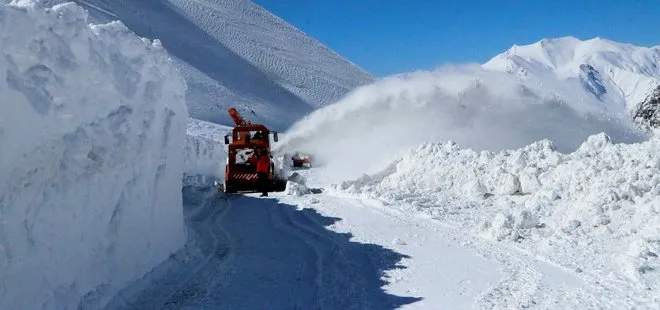 Van’da 3 metre karla yoğun mücadele
