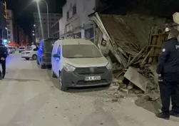 Eskişehir’de metruk bina çöktü! Faciadan kıl payı dönüldü