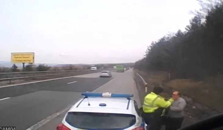 Rüşvetçi Bulgar polisinden Türk şoföre alçak saldırı! 100 euro alamayınca bunu yaptı