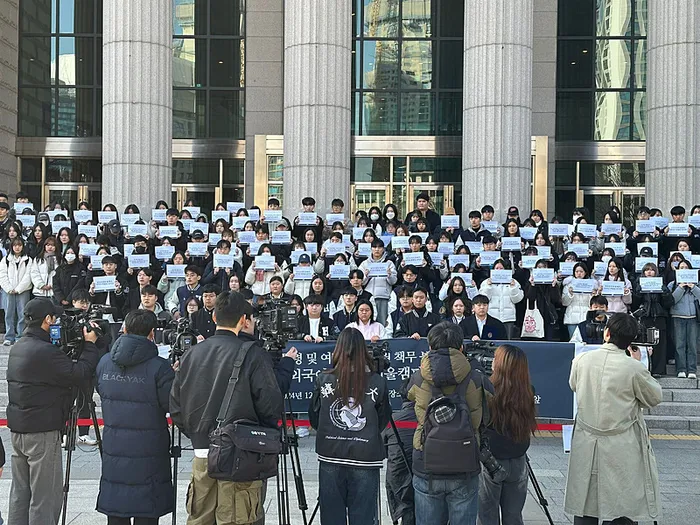Güney Kore’de hareketli saatler! Polis baskın düzenledi